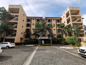 Front of property - Beachfront Jaco Condos - Fully Equipped - 6 Pax (Jacó)