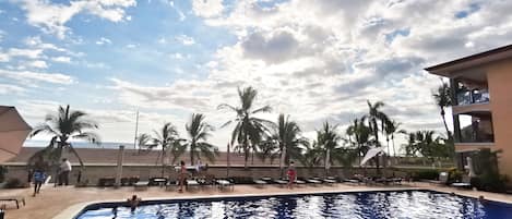 2 outdoor pools