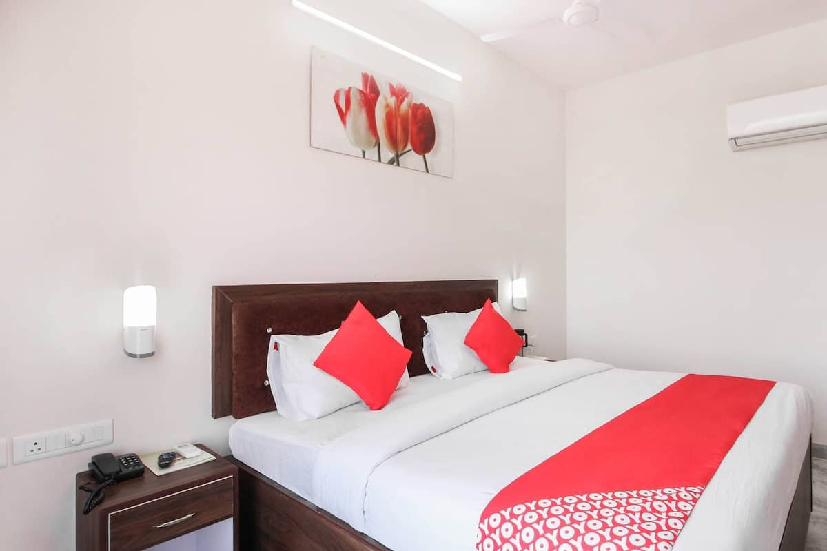 Deluxe Double Room | Free WiFi, bed sheets