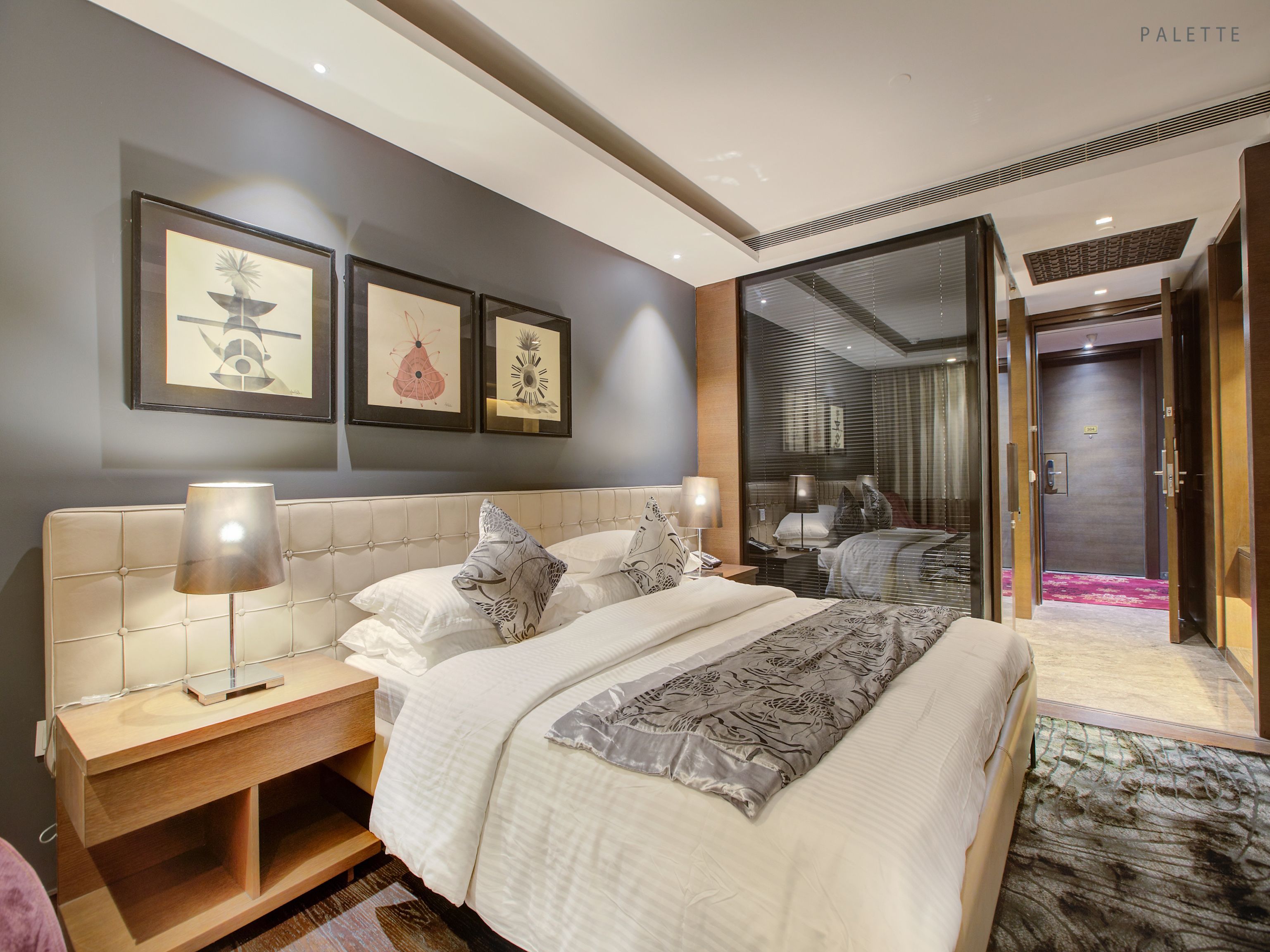 Double or Twin Room | Desk