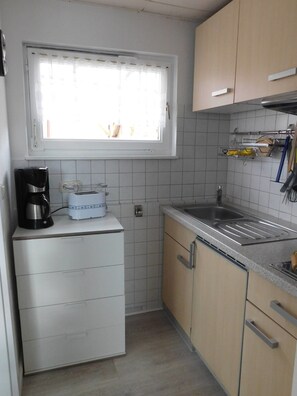 Fridge, microwave, oven, coffee/tea maker