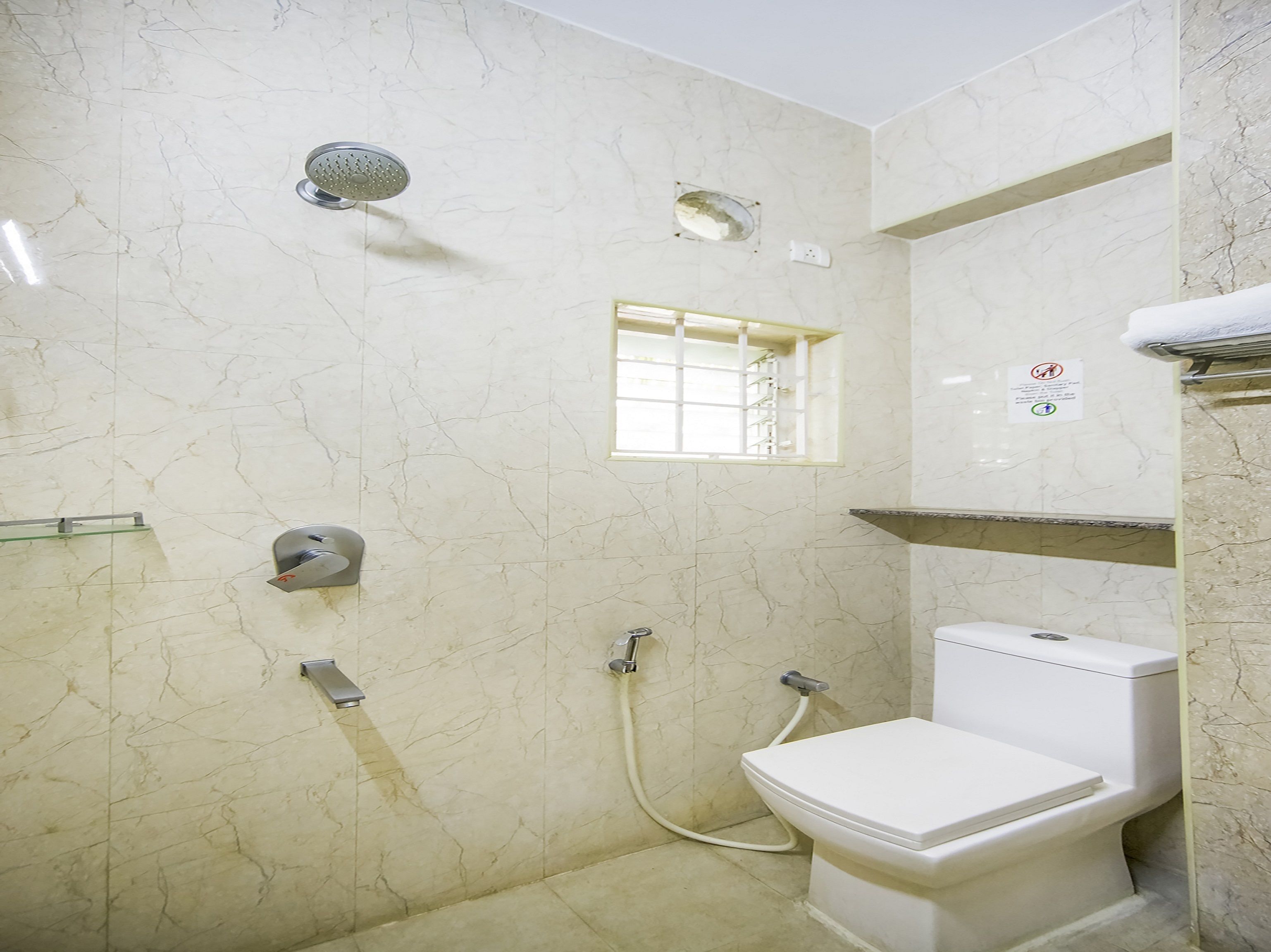 free toiletries, towels