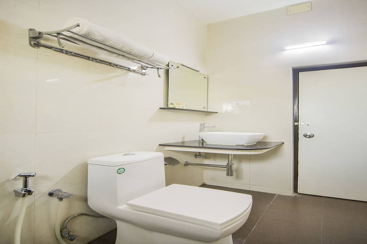 double or twin room | bathroom | free toiletries, towels
