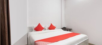 OYO 28691 Hotel Golden Star