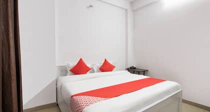 OYO 28691 Hotel Golden Star