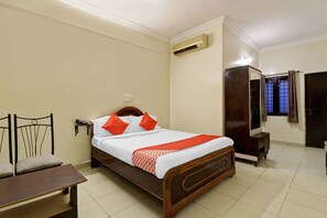 Deluxe Double Room - OYO 43619 Sahasra Residency (Hyderabad)