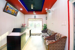 Quầy tiếp tân