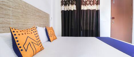 1 bedroom, bed sheets