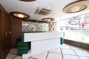 Reception - Capital O 1138 Hotel Emerald (Barakpur)