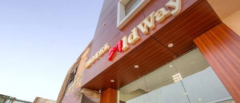 المنشأة من الخارج