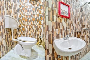 A bathroom with a mosaic tile wall, a toilet, and a sink. - SPOT ON 40724 Kukas Guest House (Amer)