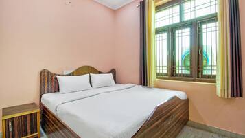 Standard Double Room | Free WiFi, bed sheets