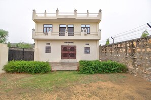 Exterior - SPOT ON 40724 Kukas Guest House (Amer)