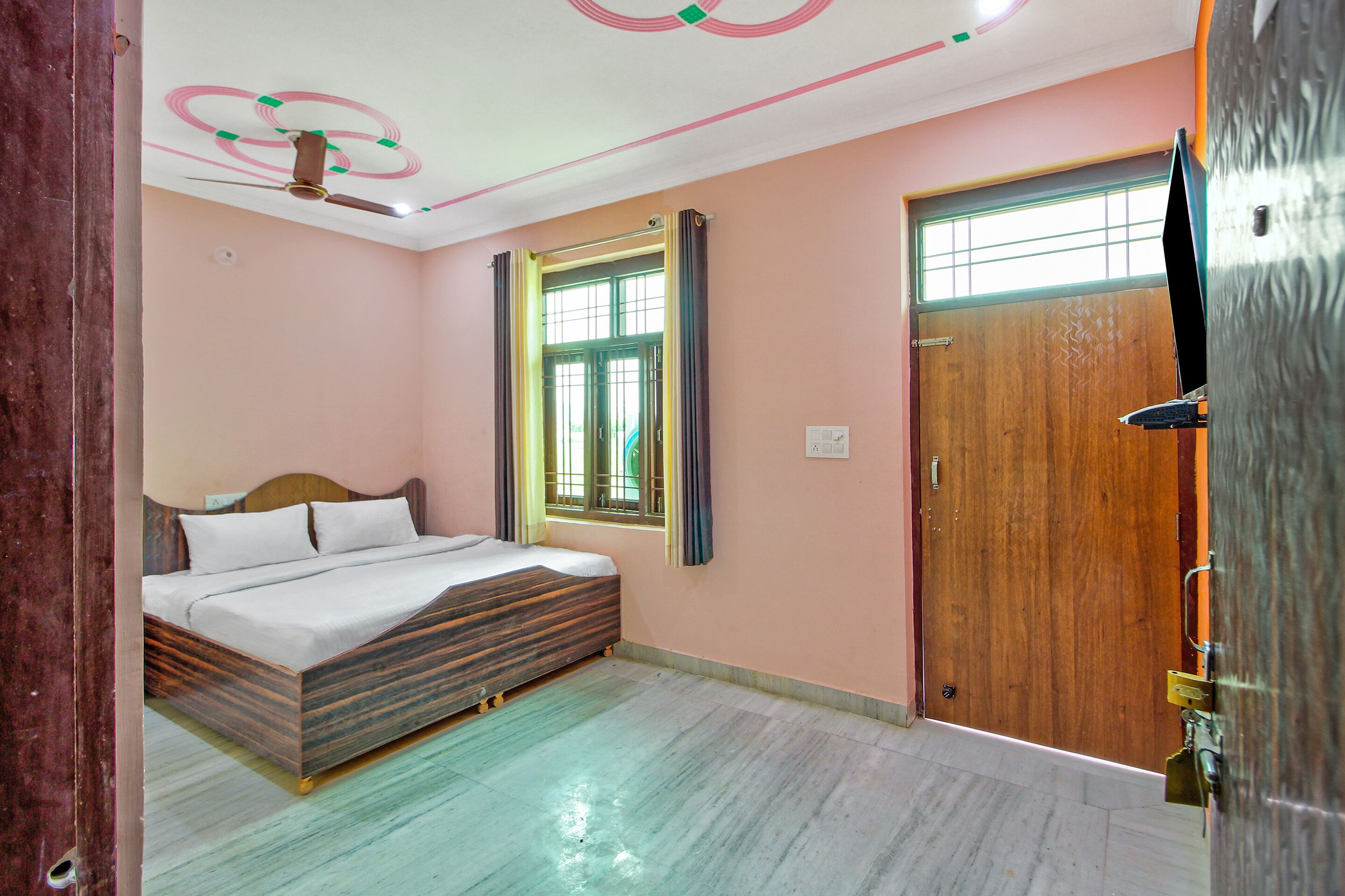 Standard Double Room | Free WiFi, bed sheets