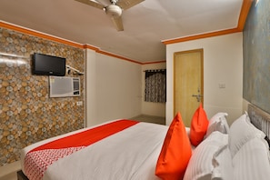 Free WiFi, bed sheets