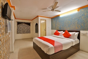 Free WiFi, bed sheets