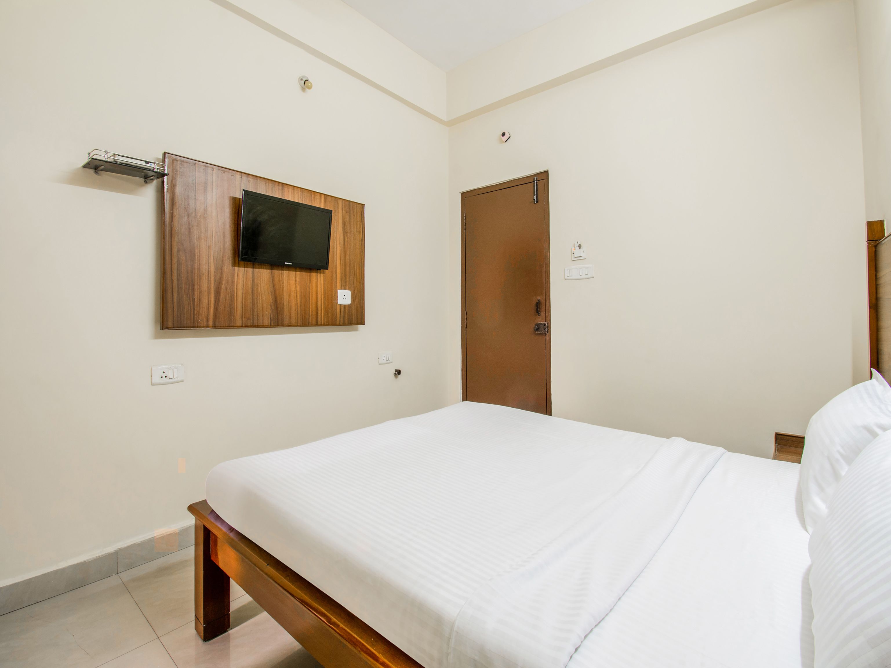 classic double or twin room | free wifi, bed sheets