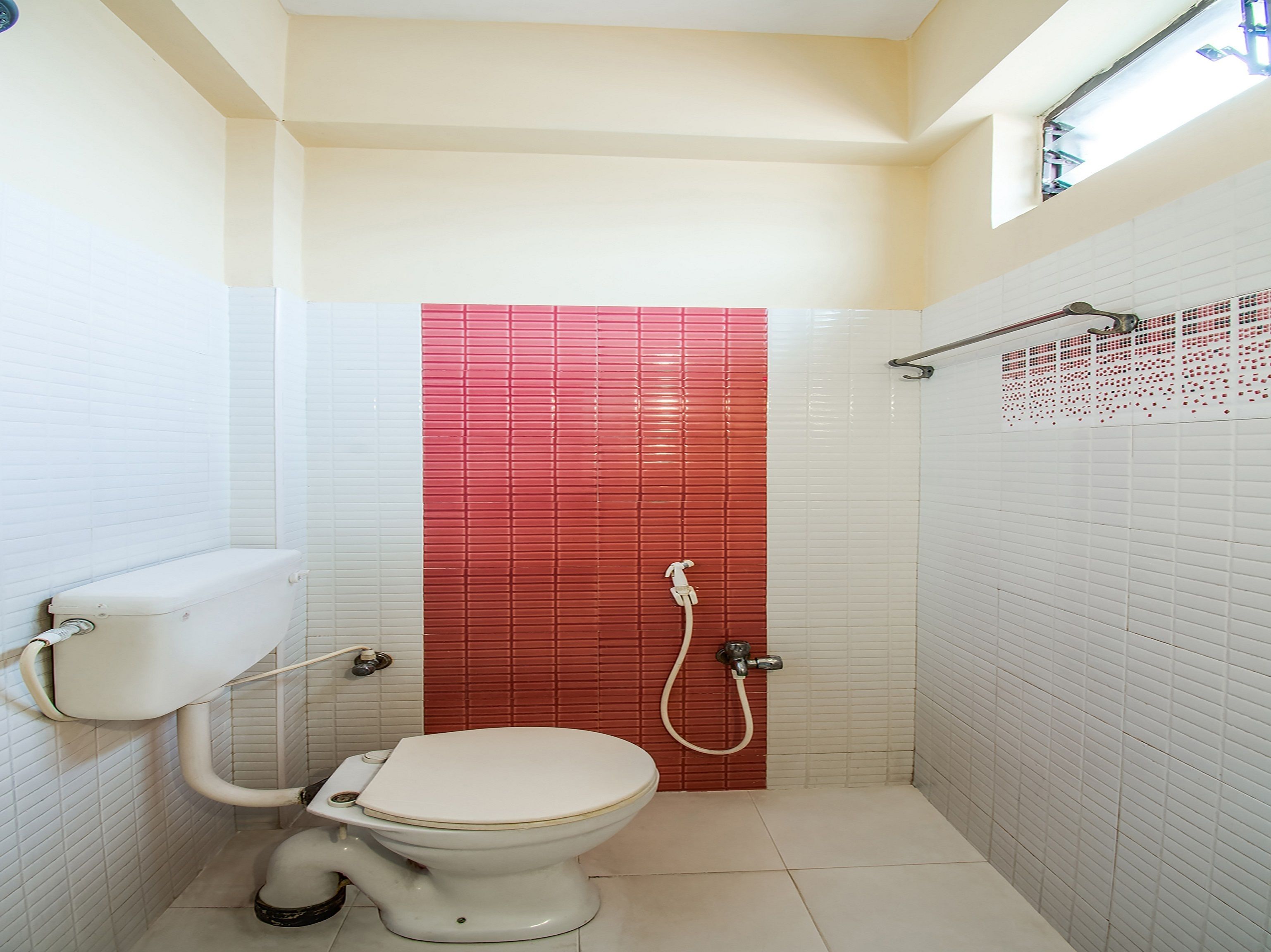 deluxe room | bathroom | shower, free toiletries, towels