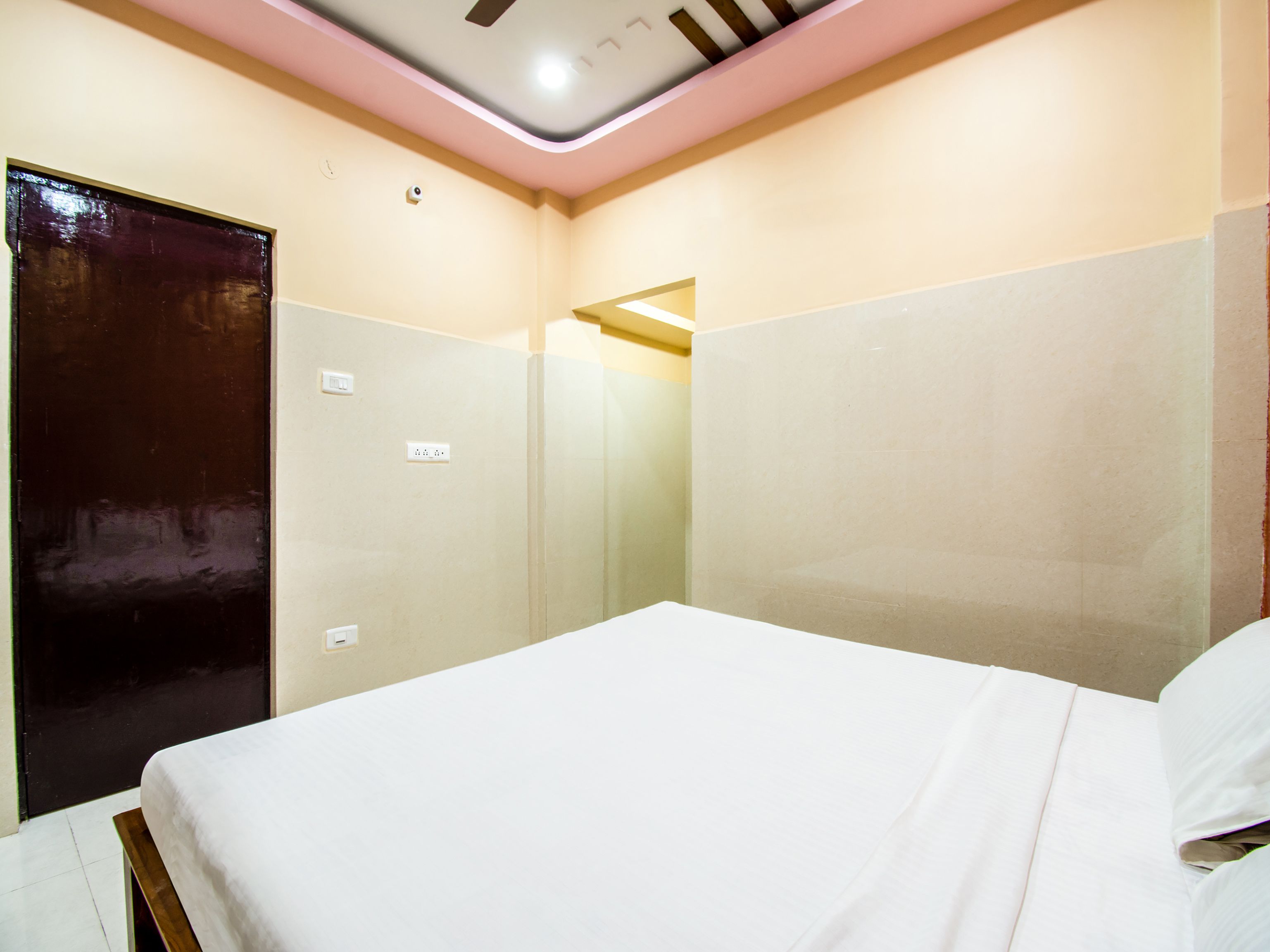 deluxe room | free wifi, bed sheets
