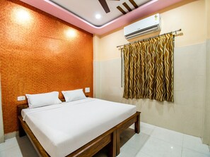 Free WiFi, bed sheets - OYO VSK145 Ssg Residency (Visakhapatnam)