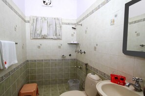 Double or Twin Room | Bathroom