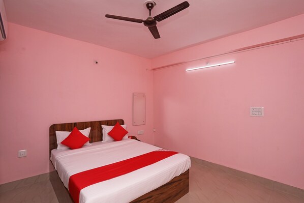 Standard Double Room | Free WiFi, bed sheets