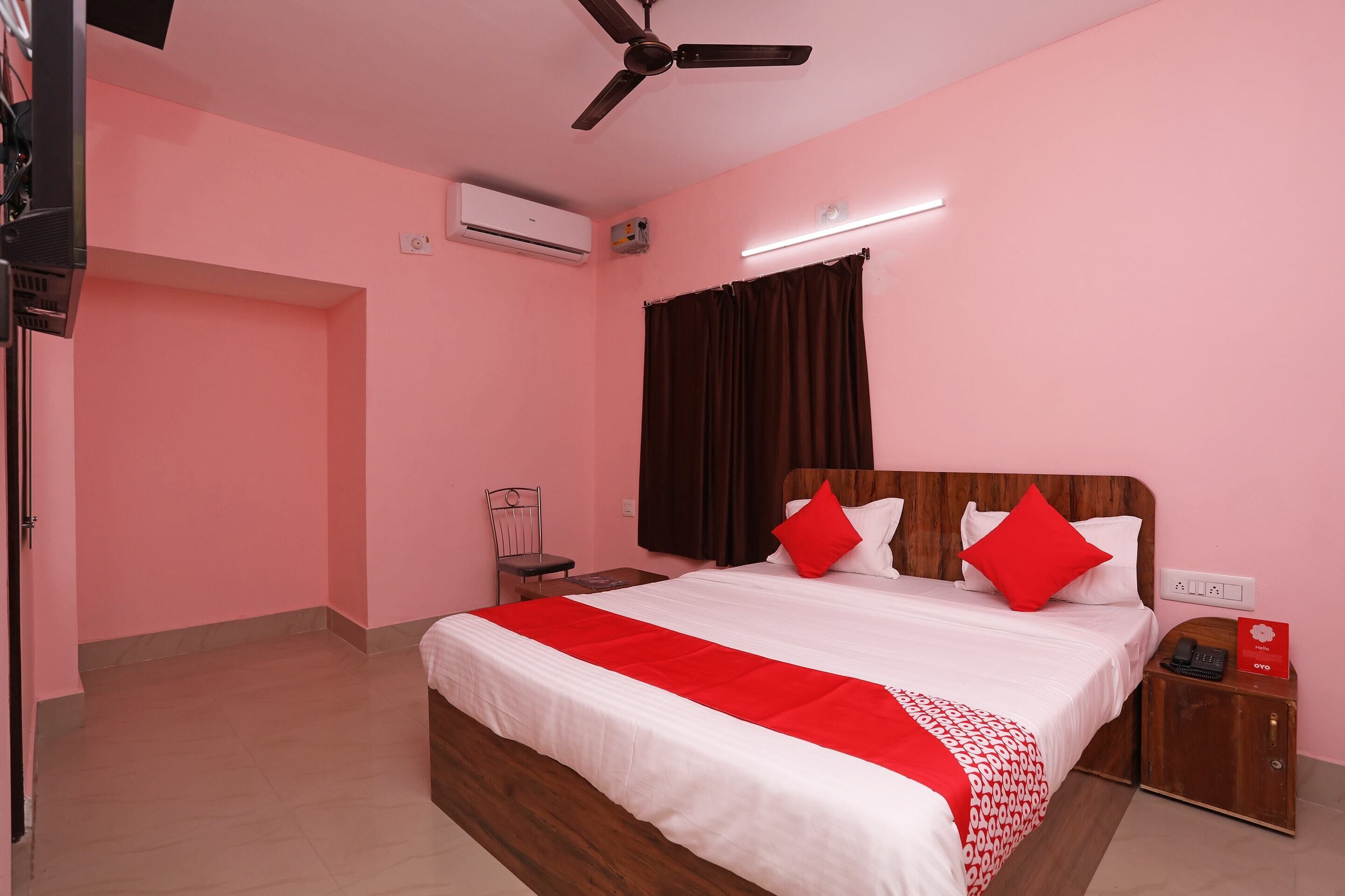 Standard Double Room | Free WiFi, bed sheets