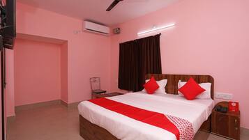 Standard Double Room | Free WiFi, bed sheets