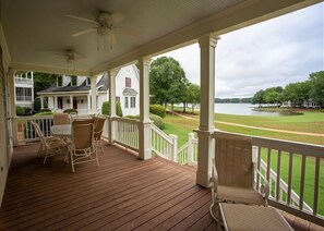 Outdoor dining - Great Water Golf Cottage with Lake Oconee Views (Eatonton)