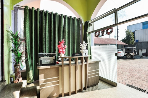 OYO 30366 German Cafe