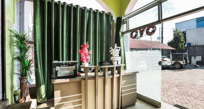 OYO 30366 German Cafe