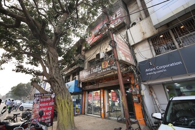 OYO 26738 Hotel Supreet
