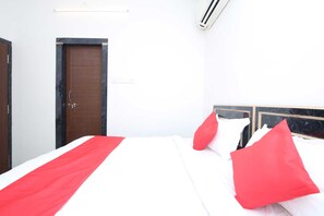 Standard Double Room | Bed sheets - OYO 26738 Hotel Supreet (Raipur)
