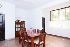 In-room dining - OYO Home 29319 Traditional Villa Near Thiruvananthapuram Zoo (Thiruvananthapuram)
