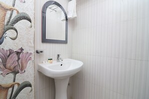 Free toiletries, towels