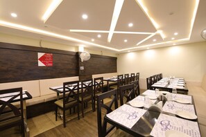 Restaurant - OYO 28093 Royal Sand (Mysore)