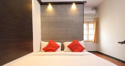 OYO 28093 Royal Sand