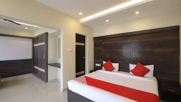 Deluxe Room | Bathroom | Towels