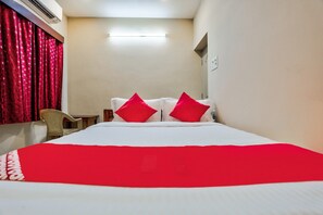 Basic Double Room | Free WiFi, bed sheets - OYO 29878 Sri Abirami Inn (Puducherry)