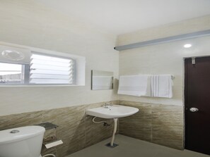 Shower, free toiletries, hair dryer, towels - CAPITAL O 23461 Champion Lotus (Bengaluru)