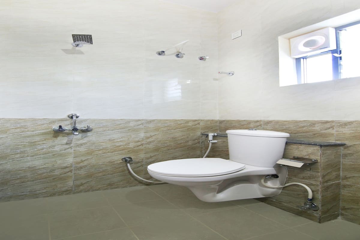 Double or Twin Room | Bathroom | Shower, free toiletries, hair dryer, towels