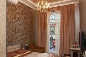 1 bedroom, desk, iron/ironing board, free WiFi - Alina's room 1895 The heart of Kutais right in the city center (Kutaisi)