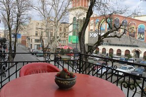 Outdoor dining - Alina's room 1895 The heart of Kutais right in the city center (Kutaisi)