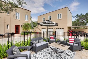 Outdoor dining - St Augustine Studio - Walk to Marina & Downtown (St. Augustine)