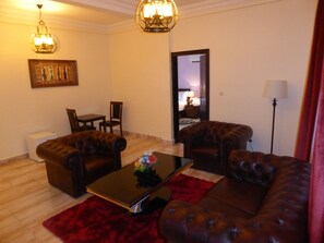Senior Suite | Laptop workspace, blackout drapes, soundproofing, free WiFi - Safyad Hotel (Yaoundé)