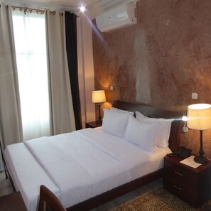 Executive-Doppelzimmer | Laptopgeeigneter Arbeitsplatz, Verdunkelungsvorhänge