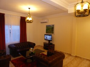 Senior Suite | Laptop workspace, blackout drapes, soundproofing, free WiFi - Safyad Hotel (Yaoundé)