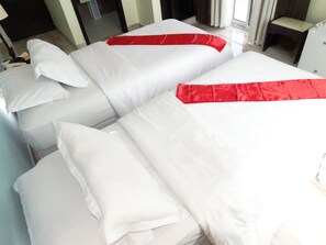 Deluxe Double or Twin Room | Laptop workspace, blackout drapes, soundproofing, free WiFi - Safyad Hotel (Yaoundé)