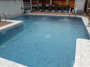 Outdoor pool - Safyad Hotel (Yaoundé)
