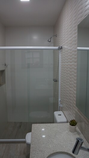 Standard Room | Bathroom | Shower, free toiletries, hair dryer, towels - Pousada Vittoria (Búzios)